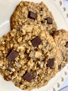 Oatmeal Chocolate Chunks Cookie